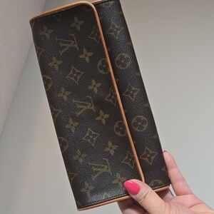 LV belt bag (no strap)